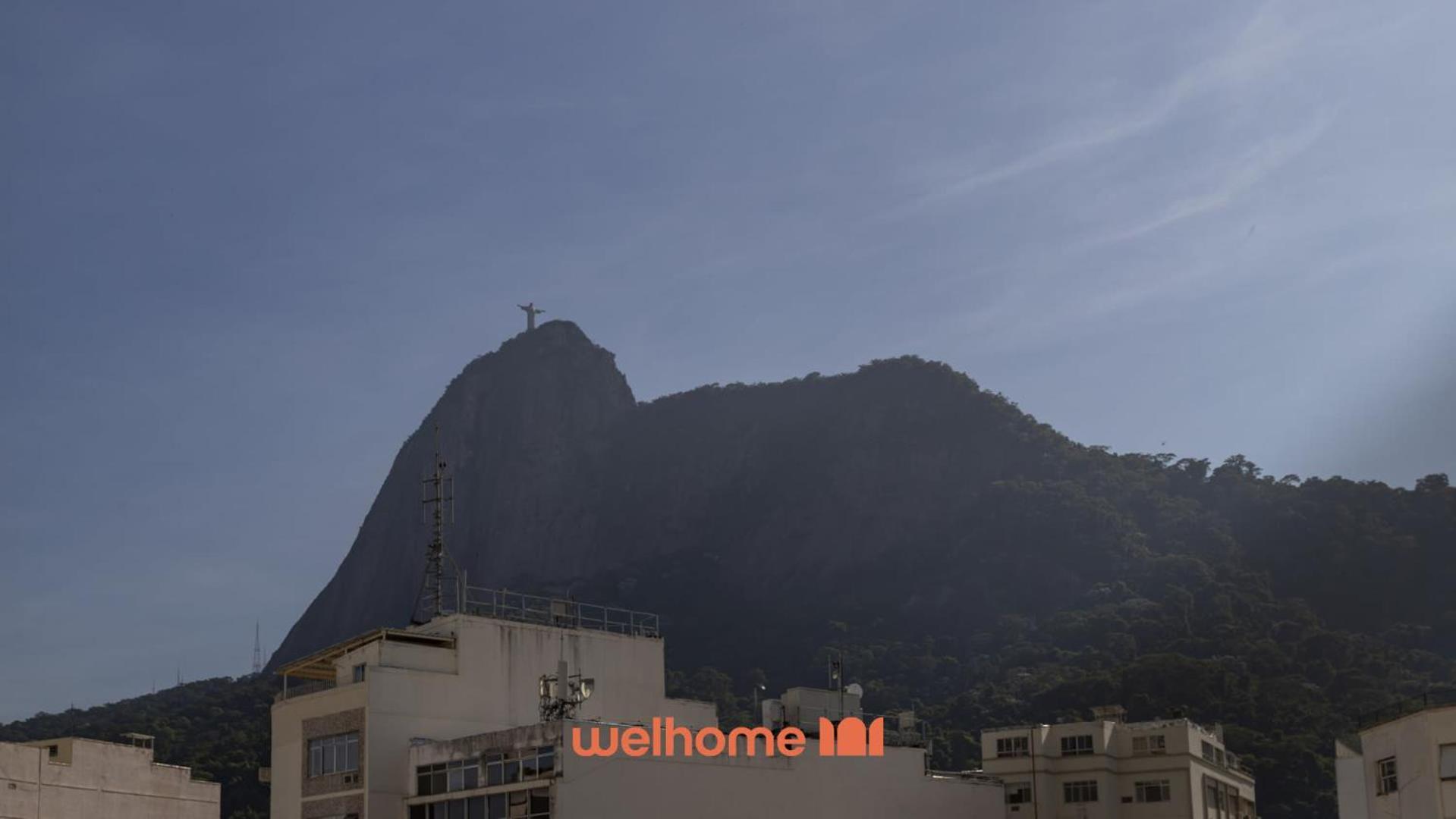 No Rj Perto Da Lagoa E Do Cristo *